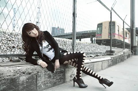 一直在用心呵护我们的爱情_情感意境女生QQ空间图片