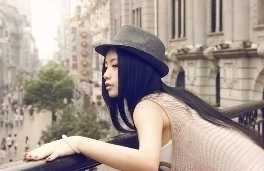 一直在用心呵护我们的爱情_情感意境女生QQ空间图片