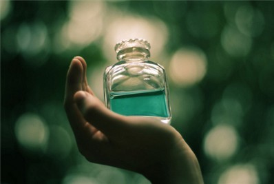 爱上孤单的情人节_流离背叛的非主流伤感QQ空间装扮素材