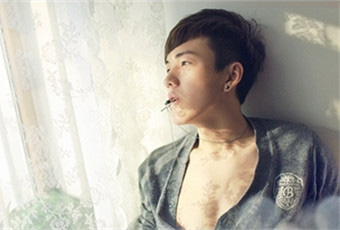 装的那么强悍的我其实不堪一击_清新自然的非主流男女QQ空间图片