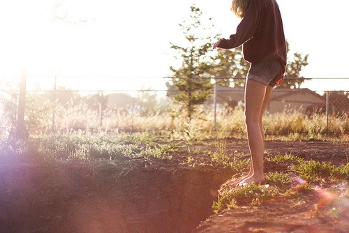 终于明白爱情不只是真心就可以_睡意朦胧的潮流女生QQ空间意境图片