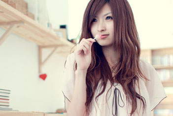 每一天都在想念你_暖色系幸福女生QQ空间唯美图片