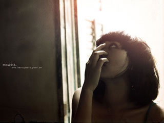 寂寞其实是一种财富_非主流性感女生QQ空间图片素材