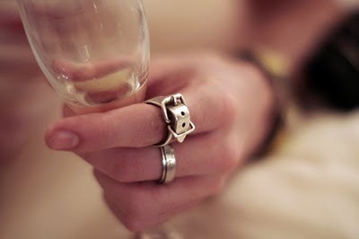 爱情让我恍惚_2011情人节戒指非主流QQ空间图片素材