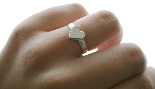 爱情让我恍惚_2011情人节戒指非主流QQ空间图片素材