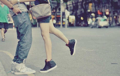 我要的仅仅只是一个肩膀_浪漫唯美的非主流欧美热恋情侣QQ空间图片素材