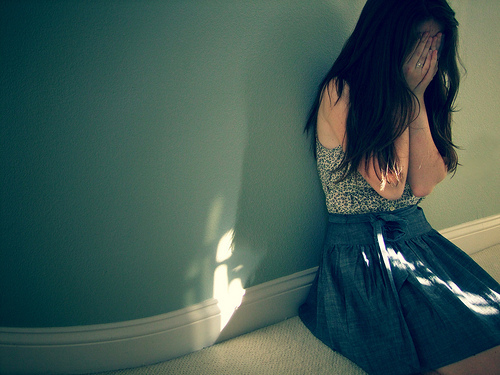 光鲜亮丽掩饰不了伤痕_个性唯美的非主流意境QQ空间图片素材