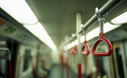 乌黑的角落里是谁在偷偷抽泣_优雅恬静的非主流意境QQ空间签名图片