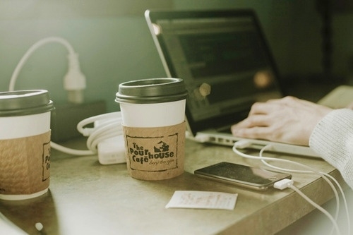 乌黑的角落里是谁在偷偷抽泣_优雅恬静的非主流意境QQ空间签名图片