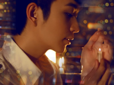 总是安慰自己不在意_个性文静的非主流男生QQ空间图片