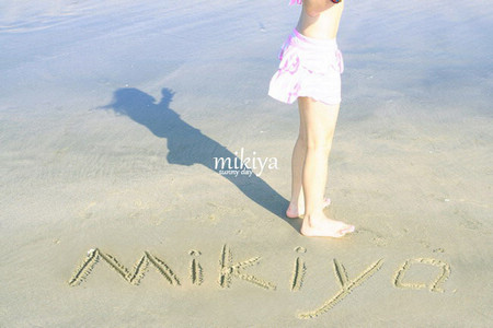 倒数你离开的日子_夏日阳光沙滩女生QQ空间图片素材