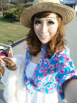 如今只能无奈的生活着_可爱唯美的田园风情女生QQ空间图片