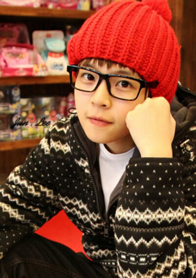 喜庆又时尚的男生图片1