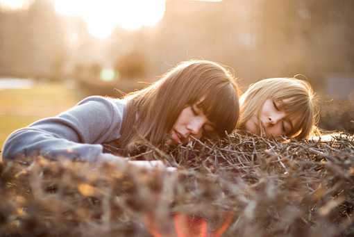 自己哭 自己笑 自己看着自己闹