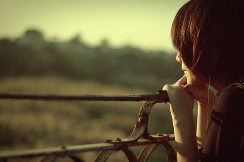 我用最不堪的方式 向你证明我的存在 