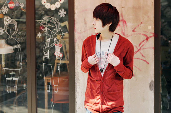 发现自己一直活在自己眼里_帅气时尚的非主流男生QQ空间图片