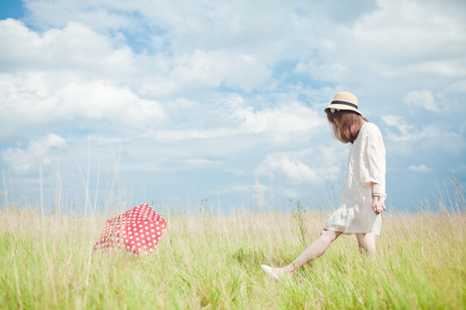 幸福要靠自己去珍惜_时尚美丽的非主流女生QQ空间图片