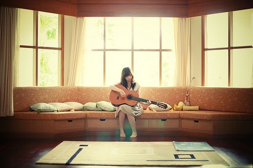 说穿了的爱情该怪谁_原创伤感非主流QQ空间意境图片