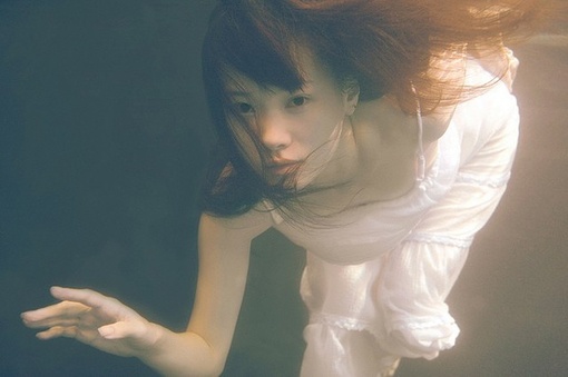 再默读那些爱的仓促_唯美意境的非主流女生QQ空间图片