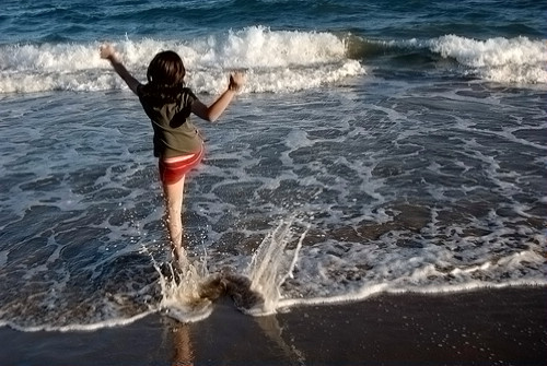 只是眼泪不再浮现_阳光意境的欧美风格女生QQ空间图片素材