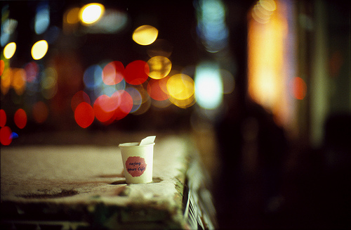 小心的收藏那段枯黄的记忆_独自徘徊的非主流意境QQ空间图片素材