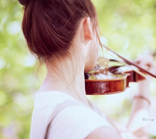 学会了把眼泪流回心里_唯美意境的清纯女生QQ空间图片素材