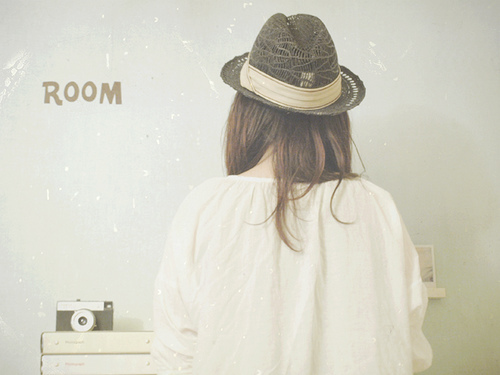 学会了把眼泪流回心里_唯美意境的清纯女生QQ空间图片素材