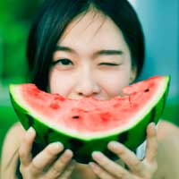 2022暑期最红头像 带西瓜的女生微博头像