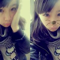 姐妹微信头像一左一右 手机抓着不放，指定心里有伤。