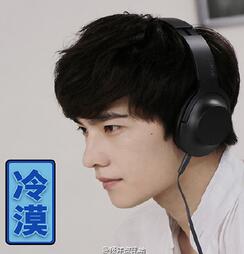 帅气杨洋微信表情包 爱卖萌的杨洋表情图片