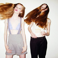 非主流欧美姐妹微信头像两个人的 你淋雨我就绝不会打伞