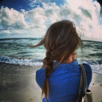 扣扣头像女生背影长发2022款 两个人的不主动换来的只有错过