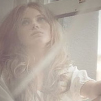 一辈子只是弹指一挥_意境伤感微信空间图片素材