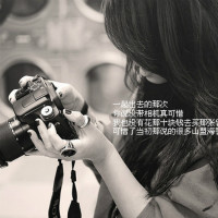 扯着嘴角笑起来_时尚个性微信空间小窝素材