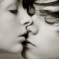 第一眼就爱上了你_很有感觉的亲密情侣微信空间素材