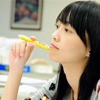 只有黑夜里的角落才更适合我_意境情侣混合微信空间图片素材