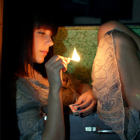 心里藏着无人能懂的悲伤_非主流意境女生微信空间图片