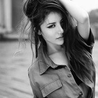 黑白微信皮肤素材_你和我的距离越来越远了