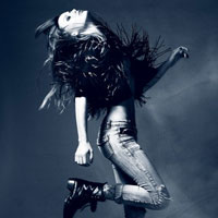 黑白风格的狂野女性微信空间图片素材_只是无声的哭泣