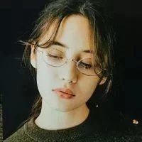 欧美妹纸超拽个性头像 成为黑暗中的一束光