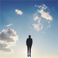 微信头像男生背影帅气全身图片大全 爱旅游的男生背影微信头像