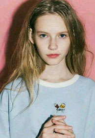 干净欧美风女生微信皮肤大图 他可懂我一人哭泣的痛苦