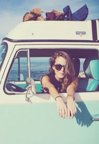 霸气欧美女生微信空间皮肤 哪怕我内心翻涌也要装作无关痛痒