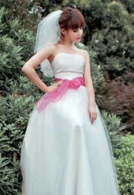 情侣穿婚纱透明皮肤素材 傻傻地愿意和你在一起