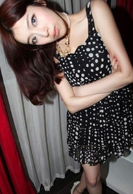 我的世界开始出现黑白_黑色背景伤感微信空间小窝皮肤素材