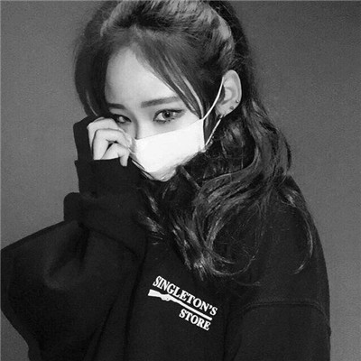 微信黑白女生头像戴口罩最新版 霸气的微信头像黑白女生戴口罩