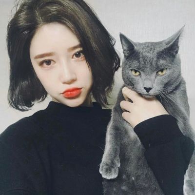 漂亮女生怀抱可爱小动物头像大全 好想你但又不敢去打扰你