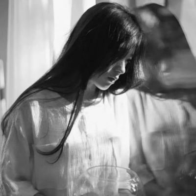 微信伤感黑白头像女生冷酷 从未体验过被坚定选择