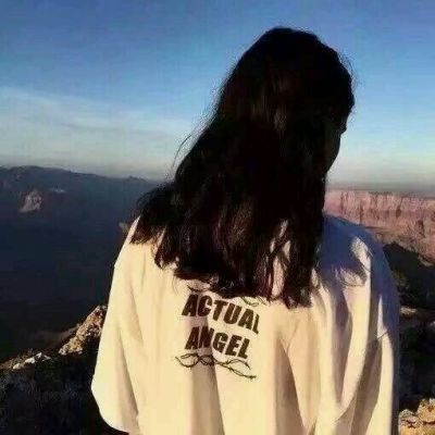 唯美头气质长发背影微信头像 不要隔着屏幕对一个人产生好感