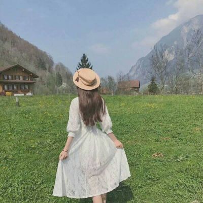 好看的清新脱俗美女微信头像背影 再爱都曲终人散了